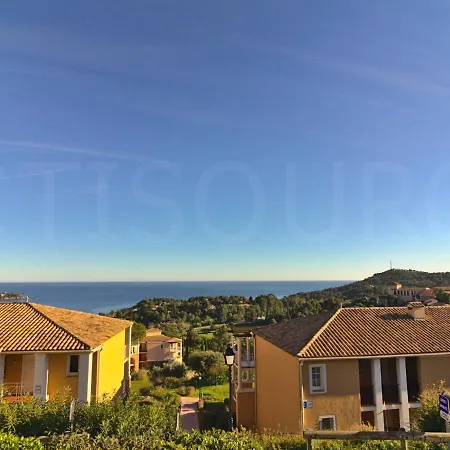 Appartement 2 Pièces En Rez-de-jardin Avec Vue Mer, Piscine Et Parking à Saint-raphaël - Fr-1-504-567