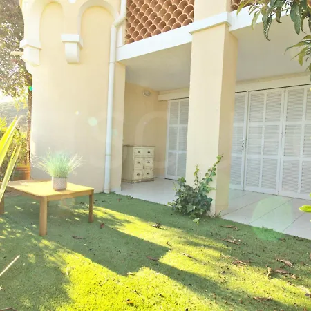 2 Pièces En Rez-de-jardin Avec Vue Mer, Piscine Et Parking à Saint-raphaël - Fr-1-504-567 Appartement Saint-Raphaël