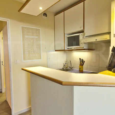 2 Pièces En Rez-de-jardin Avec Vue Mer, Piscine Et Parking à Saint-raphaël - Fr-1-504-567 * Saint-Raphaël