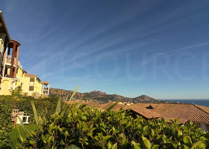 Cap Esterel : 2 Pieces Jardin, Acces Piscines - Fr-1-504-567 Apartamento